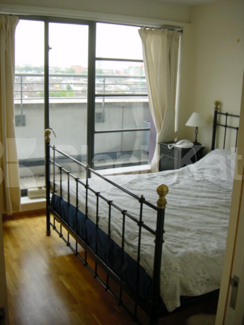 			PENTHOUSE APARTMENT WITH A STUNNING VIEW, 2 Bedroom, 1 bath, 1 reception Penthouse			 Penthouse Ice Wharf , Kings Cross